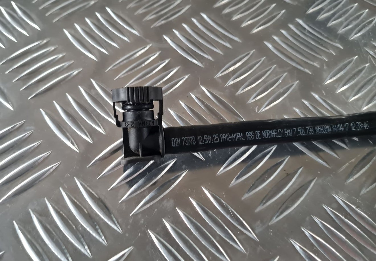 Degvielas tvertnes ventilācijas vārsts priekš BMW 6 E63 645 2004 6 Degvielas tvertnes ventilācijas vārsts priekš BMW 6 E63 645 2004