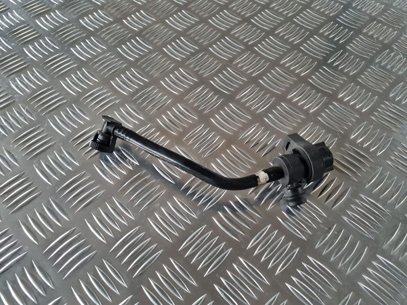 Degvielas tvertnes ventilācijas vārsts priekš BMW 6 E63 645 2004 5 Degvielas tvertnes ventilācijas vārsts priekš BMW 6 E63 645 2004