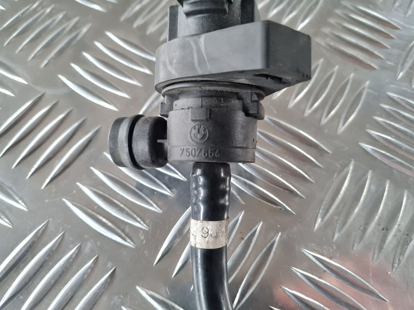 Degvielas tvertnes ventilācijas vārsts priekš BMW 6 E63 645 2004 4 Degvielas tvertnes ventilācijas vārsts priekš BMW 6 E63 645 2004