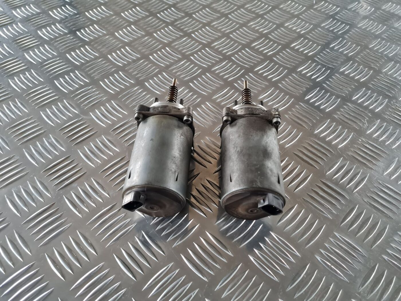 Sadales vārpstas regulētājs priekš BMW 6 E63 645 2004 1 Sadales vārpstas regulētājs priekš BMW 6 E63 645 2004