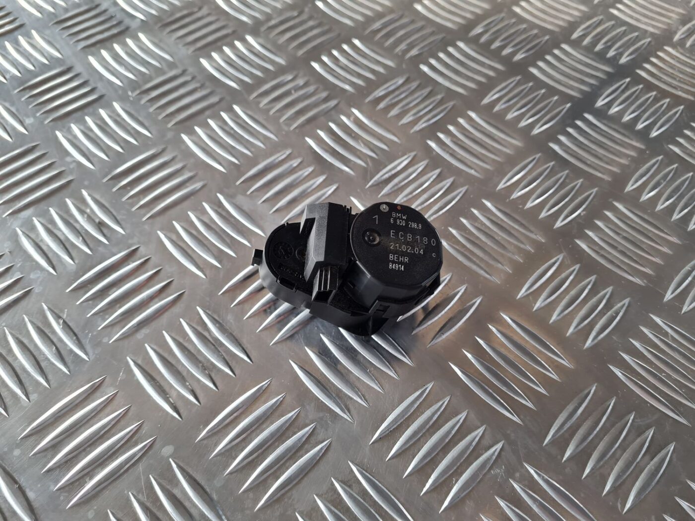 Apsildes sistēmas aktuators priekš BMW 6 E63 645 2004 1 Apsildes sistēmas aktuators priekš BMW 6 E63 645 2004