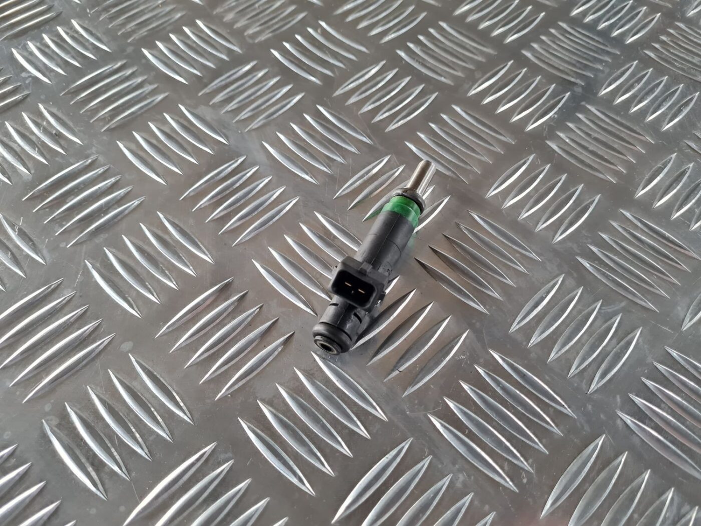 Degvielas smidzinātājs priekš BMW 6 E63 645 2004 3 Degvielas smidzinātājs priekš BMW 6 E63 645 2004