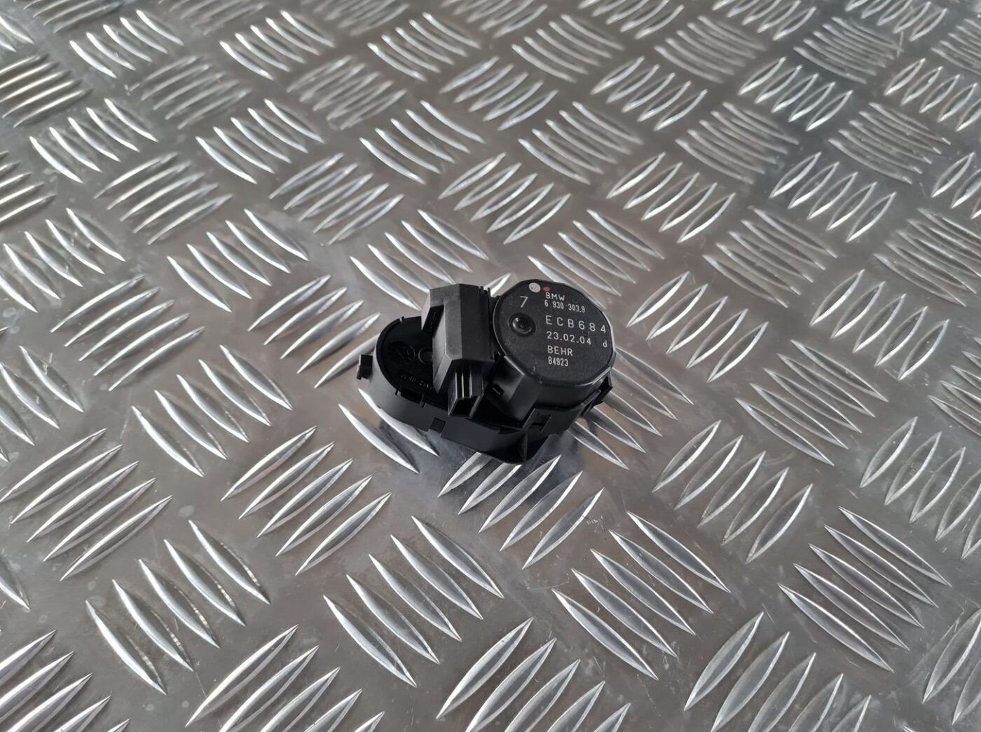 Apsildes sistēmas aktuators priekš BMW 6 E63 645 2004 1 Apsildes sistēmas aktuators priekš BMW 6 E63 645 2004