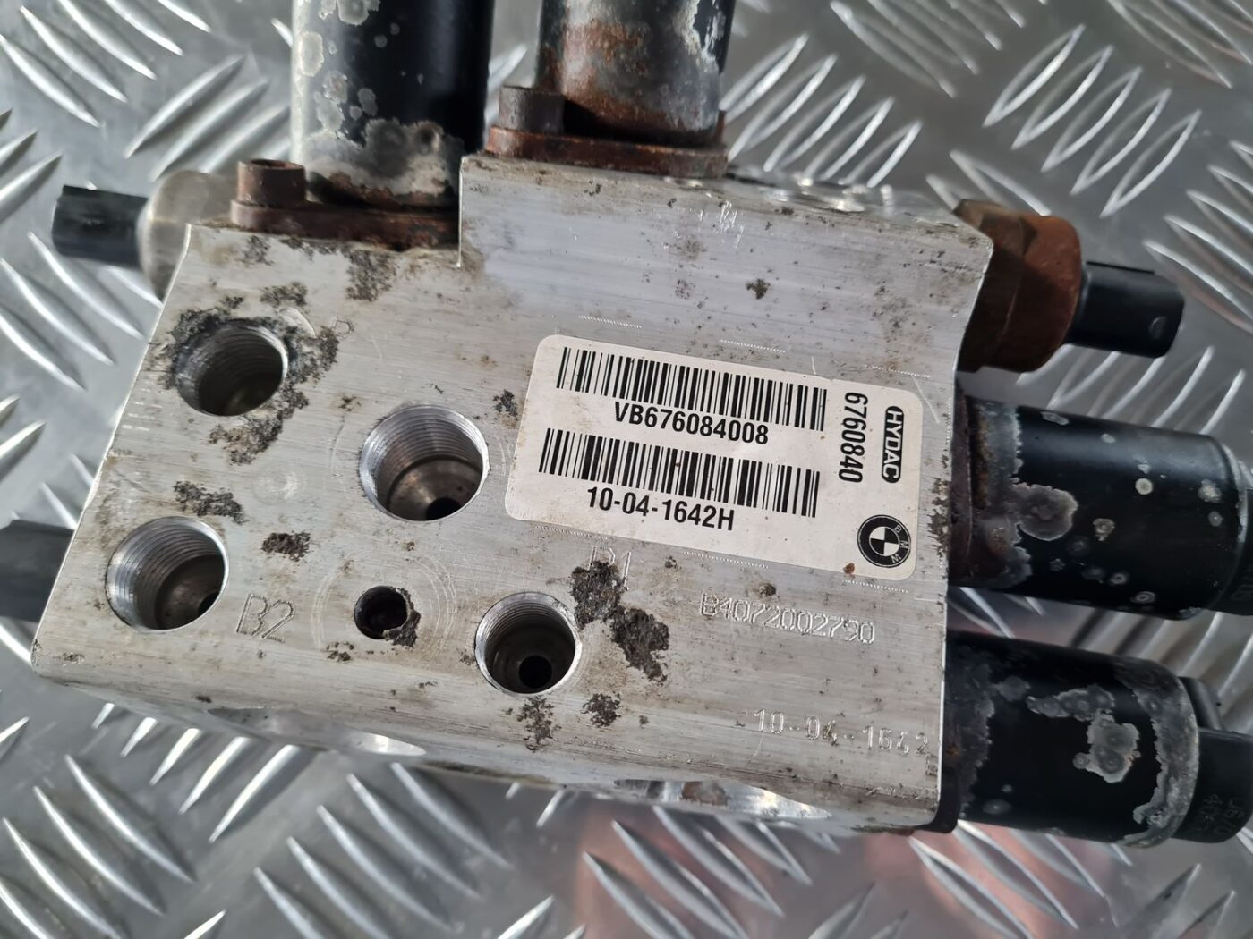 Piekares hidrauliskais bloks Dynamic Drive priekš BMW 6 E63 645 2004 2 Piekares hidrauliskais bloks Dynamic Drive priekš BMW 6 E63 645 2004