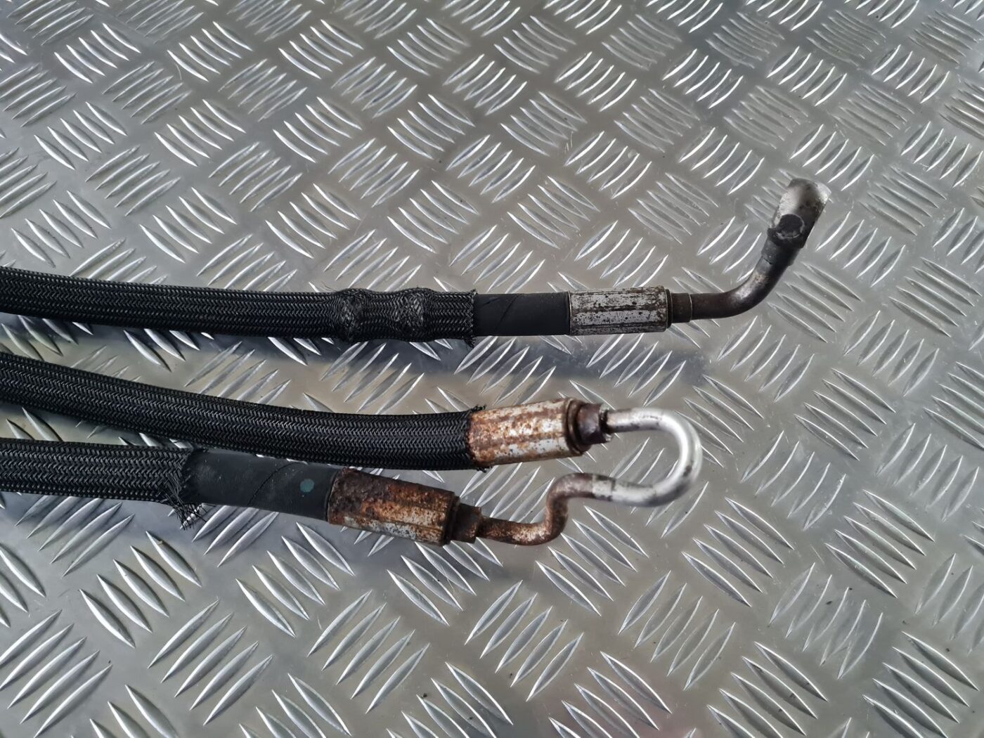 Hidrauliska pastiprinātāja caurule priekš BMW 6 E63 645 2004 2 Hidrauliska pastiprinātāja caurule priekš BMW 6 E63 645 2004