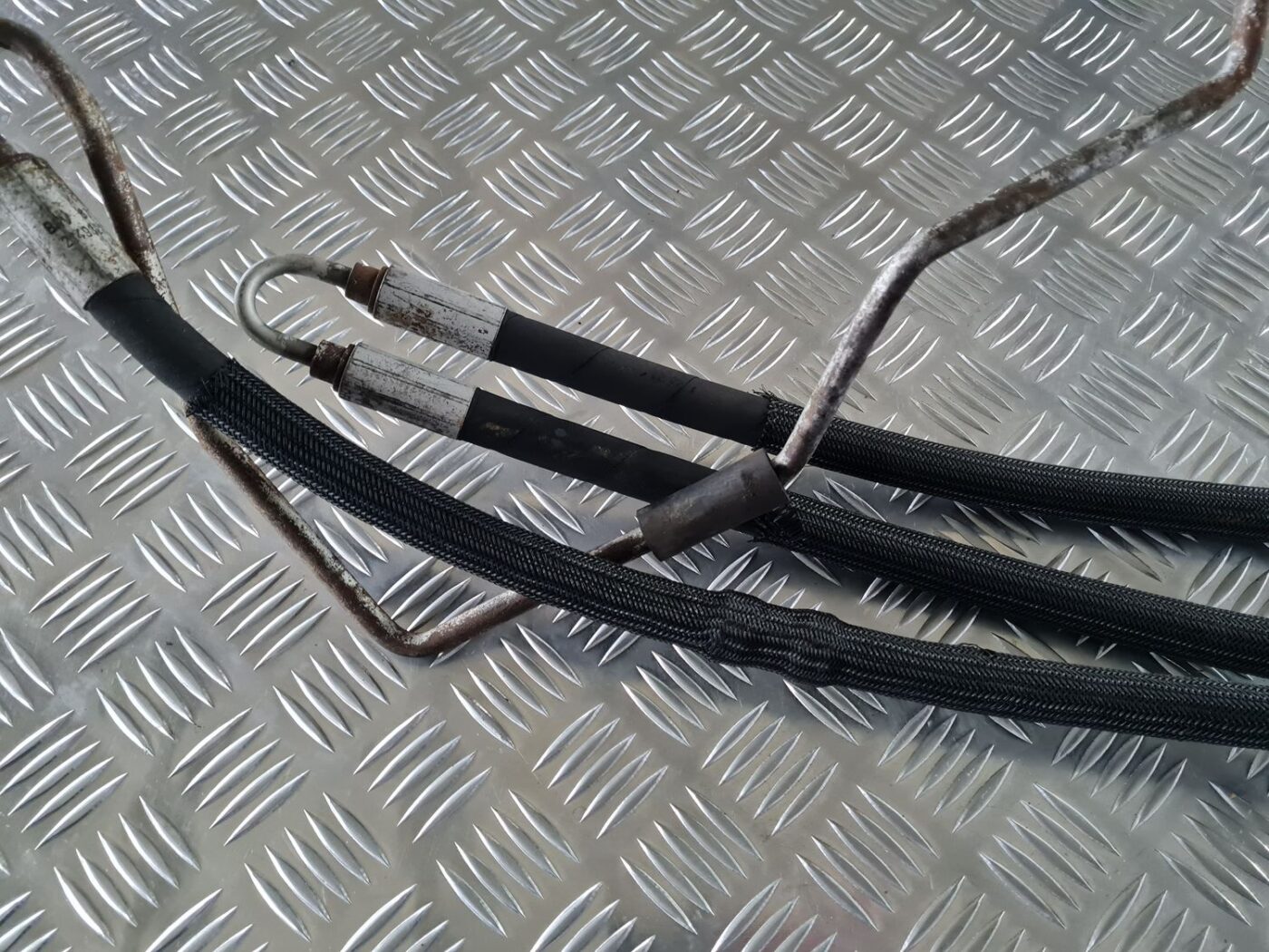 Hidrauliska pastiprinātāja caurule priekš BMW 6 E63 645 2004 8 Hidrauliska pastiprinātāja caurule priekš BMW 6 E63 645 2004