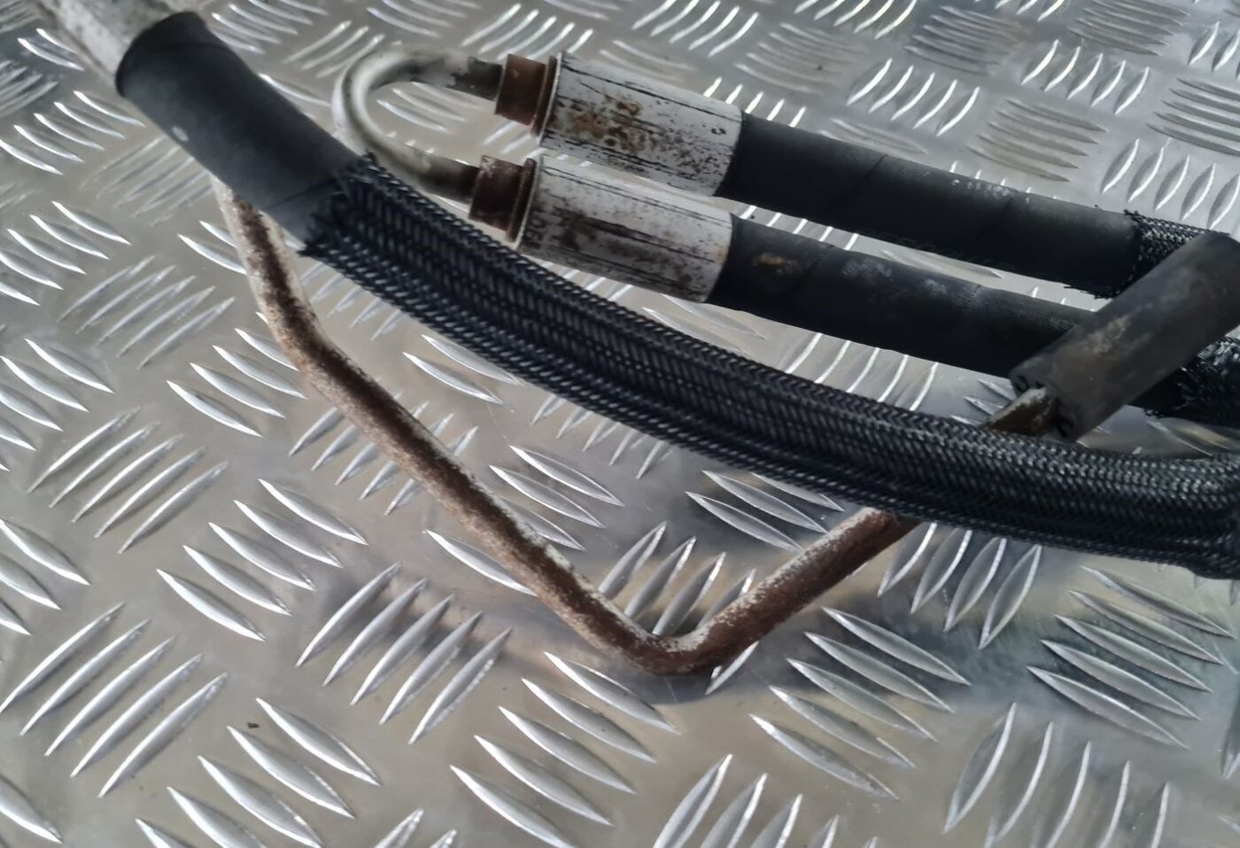 Hidrauliska pastiprinātāja caurule priekš BMW 6 E63 645 2004 6 Hidrauliska pastiprinātāja caurule priekš BMW 6 E63 645 2004