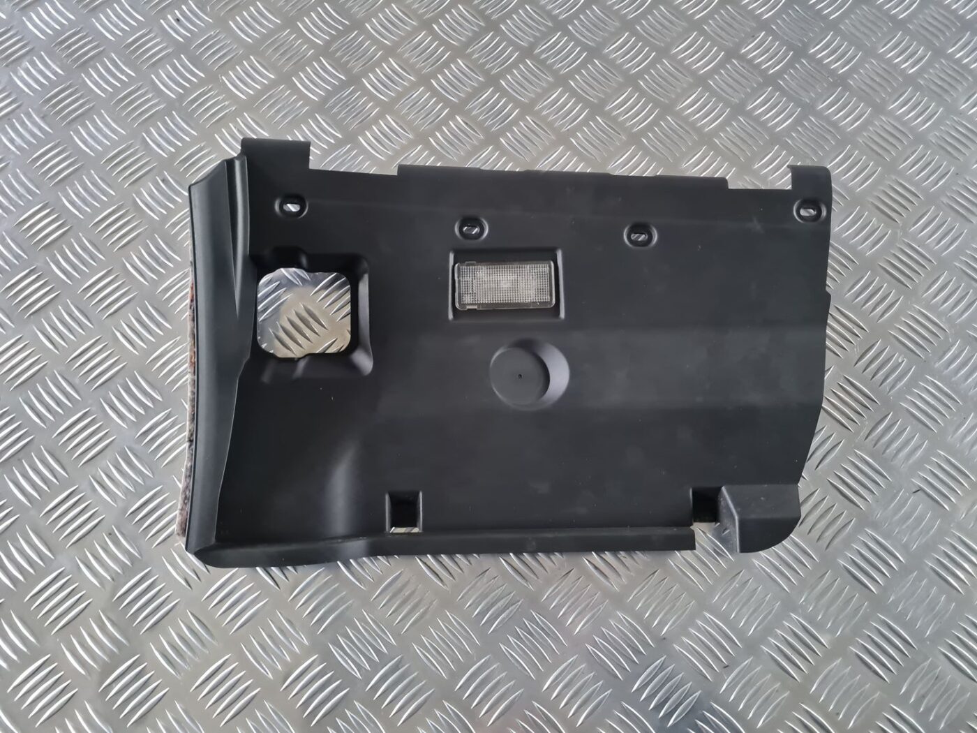 Mērinstrumentu paneļa apakšēja apdare priekš BMW 6 E63 645 2004 2 Mērinstrumentu paneļa apakšēja apdare priekš BMW 6 E63 645 2004