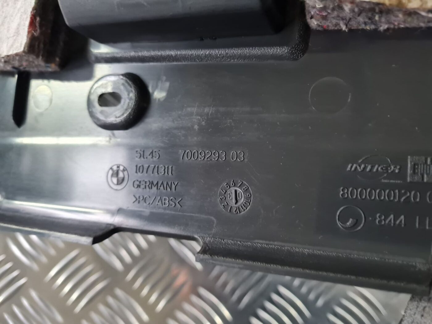 Mērinstrumentu paneļa apakšēja apdare priekš BMW 6 E63 645 2004 3 Mērinstrumentu paneļa apakšēja apdare priekš BMW 6 E63 645 2004