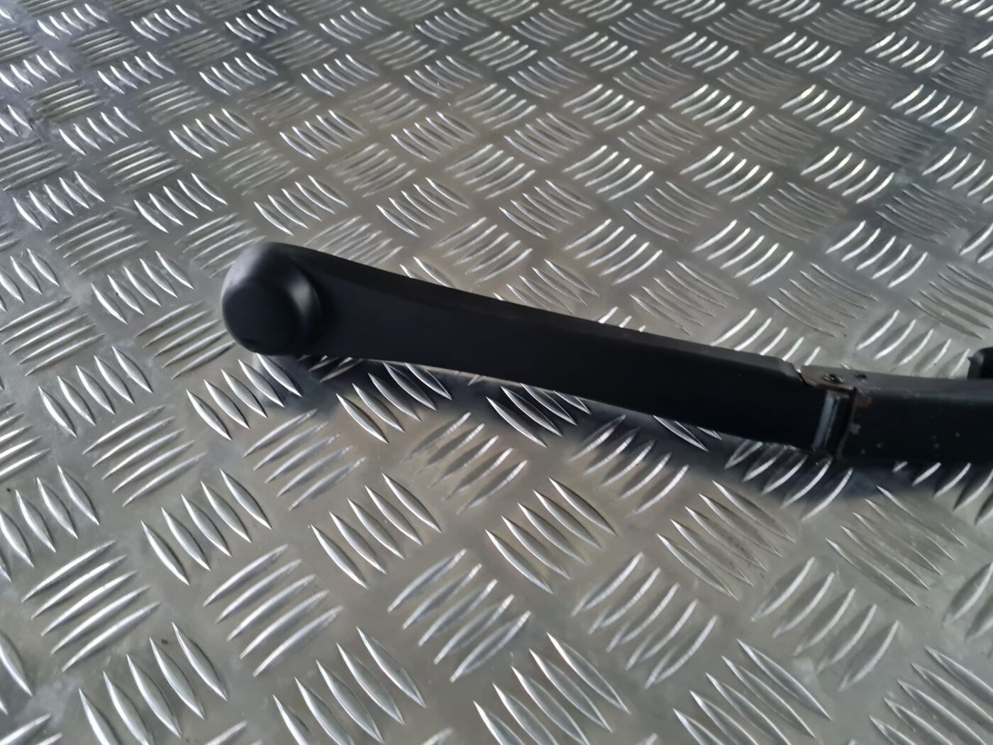 Vējstikla slotu turētājs priekš BMW 6 E63 645 2004 2 Vējstikla slotu turētājs priekš BMW 6 E63 645 2004