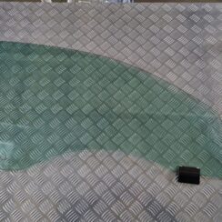 Priekšējo labo durvju stikls priekš BMW 6 E63 645 2004