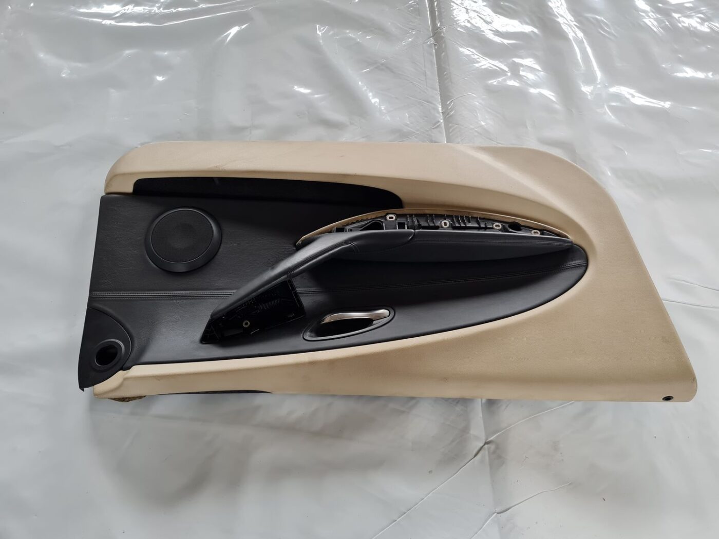 Priekšējo kreiso durvju apdare priekš BMW 6 E63 645 2004 5 Priekšējo kreiso durvju apdare priekš BMW 6 E63 645 2004