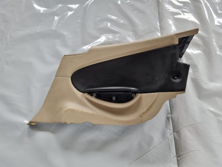 Aizmugurējo labo durvju apdare priekš BMW 6 E63 645 2004