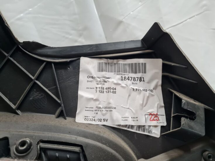 Aizmugurējo labo durvju apdare priekš BMW 6 E63 645 2004