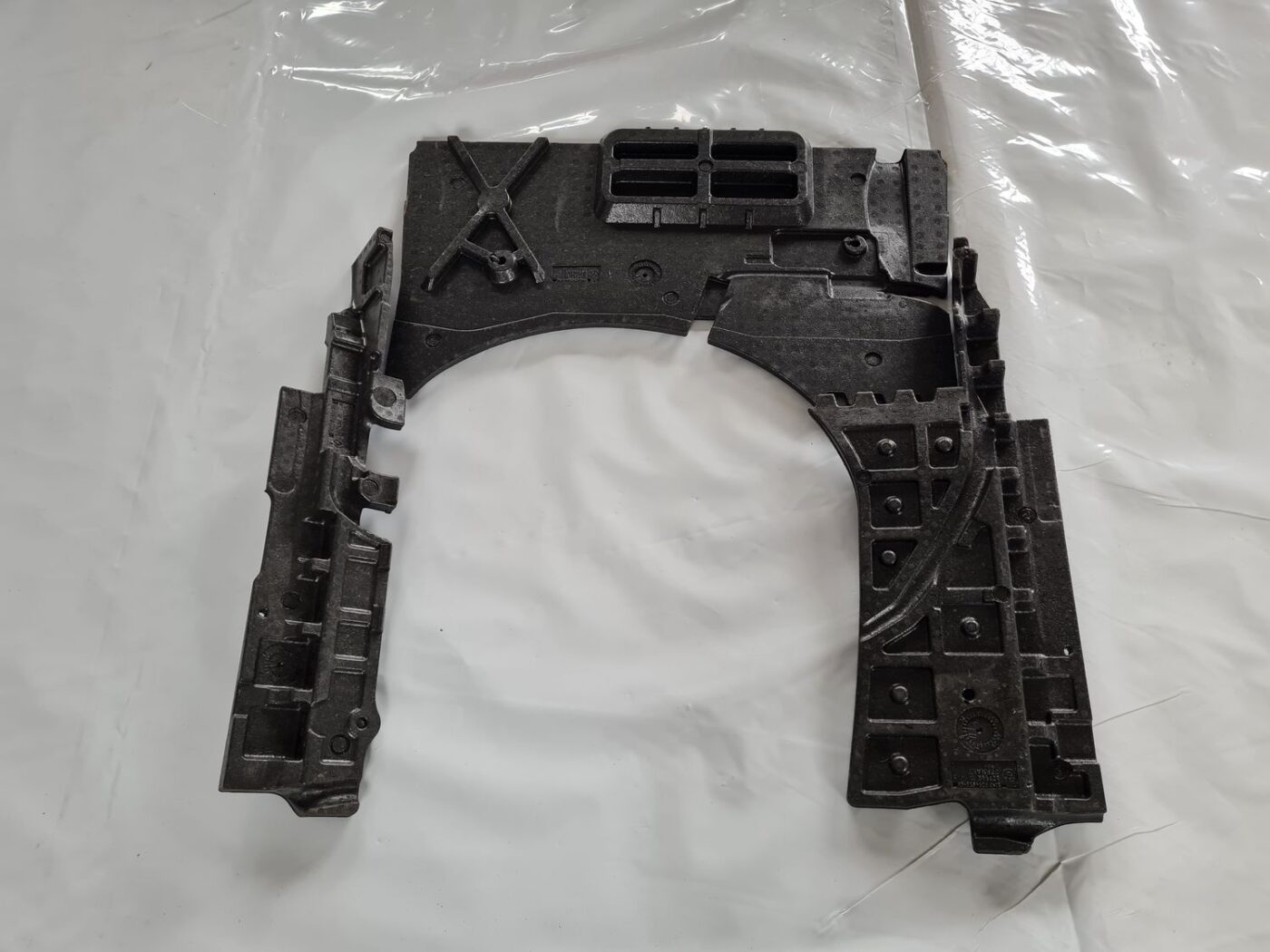 Bagāžnieka nodalījuma putuplasts priekš BMW 6 E63 645 2004 6 Bagāžnieka nodalījuma putuplasts priekš BMW 6 E63 645 2004