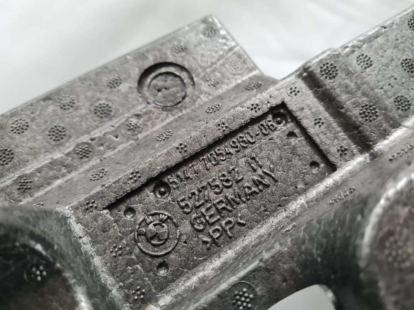 Bagāžnieka nodalījuma putuplasts priekš BMW 6 E63 645 2004 4 Bagāžnieka nodalījuma putuplasts priekš BMW 6 E63 645 2004