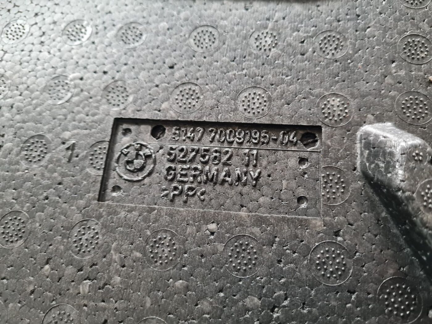 Bagāžnieka nodalījuma putuplasts priekš BMW 6 E63 645 2004 3 Bagāžnieka nodalījuma putuplasts priekš BMW 6 E63 645 2004