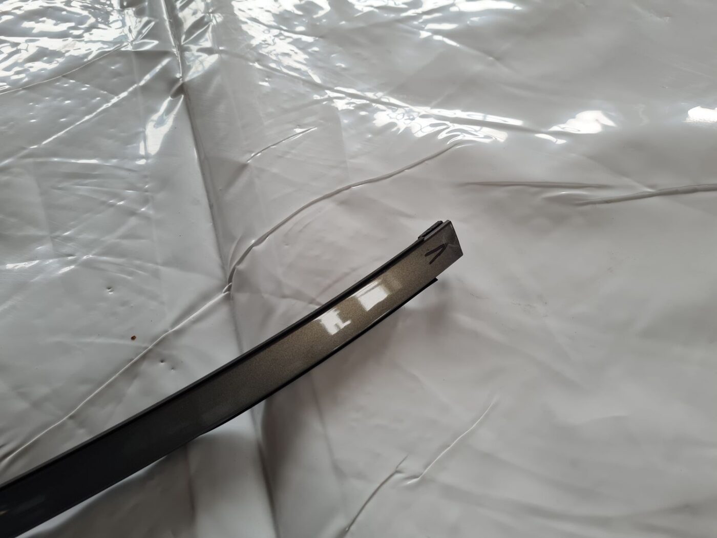 Jumta moldings priekš BMW 6 E63 645 2004 2 Jumta moldings priekš BMW 6 E63 645 2004