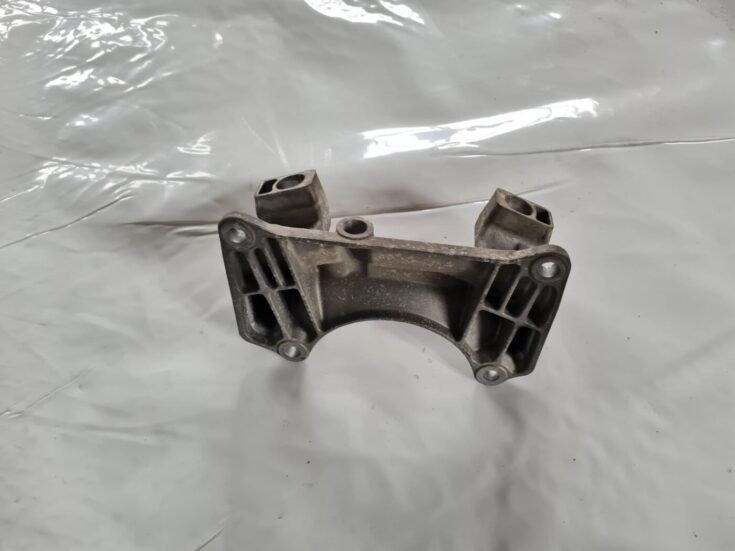 Ātrumkārbas kronšteins priekš BMW 6 E63 645 2004