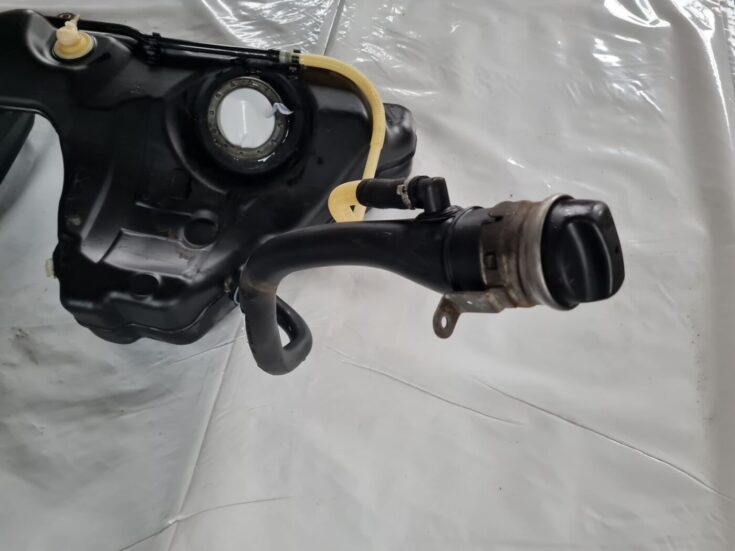 Degvielas tvertne priekš BMW 6 E63 645 2004