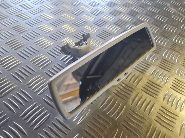 Salona atpakaļskata spogulis priekš VW GOLF 5 2004
