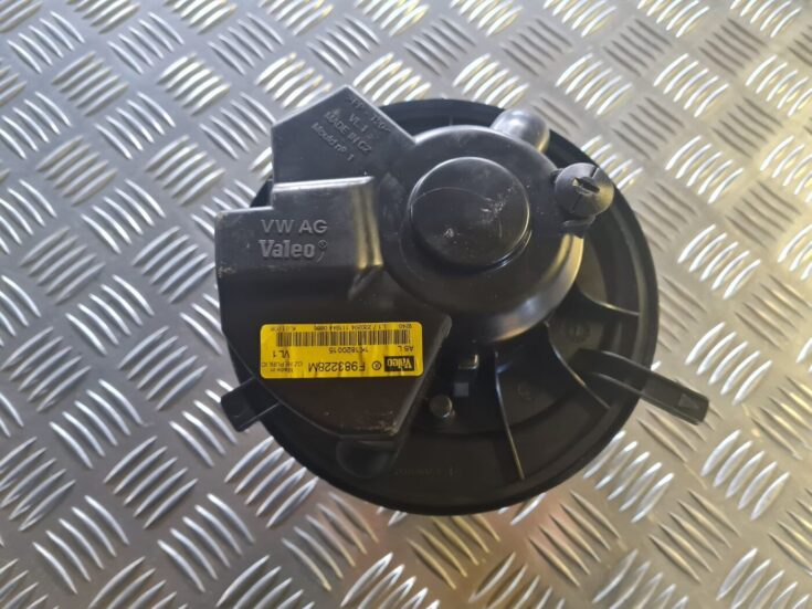 Salona ventilators priekš VW GOLF 5 2004