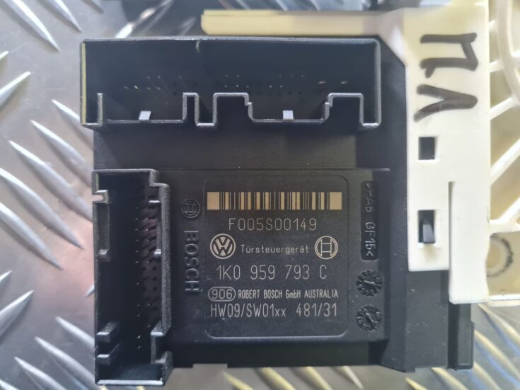 Elektrisko stiklu motors priekš VW GOLF 5 2004
