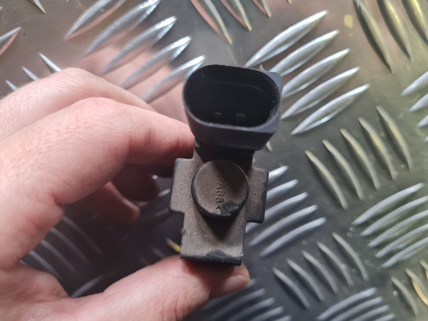 Solenoīda vakuuma vārsts priekš VW GOLF 5 2004 3 Solenoīda vakuuma vārsts priekš VW GOLF 5 2004