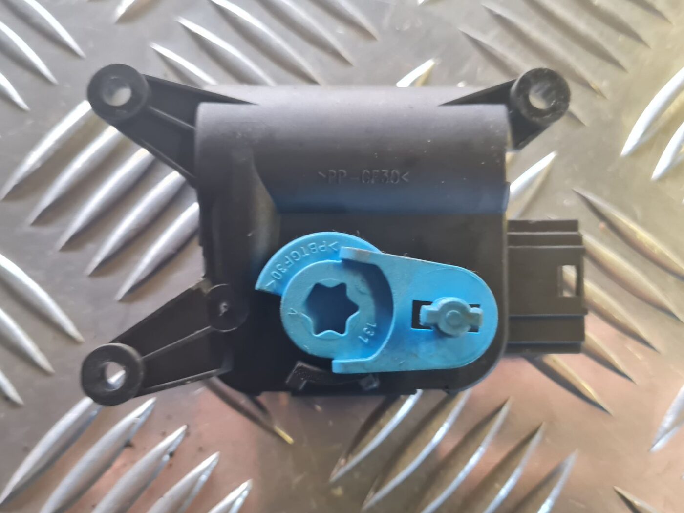 Apsildes sistēmas aktuators priekš VW GOLF 5 2004 4 Apsildes sistēmas aktuators priekš VW GOLF 5 2004