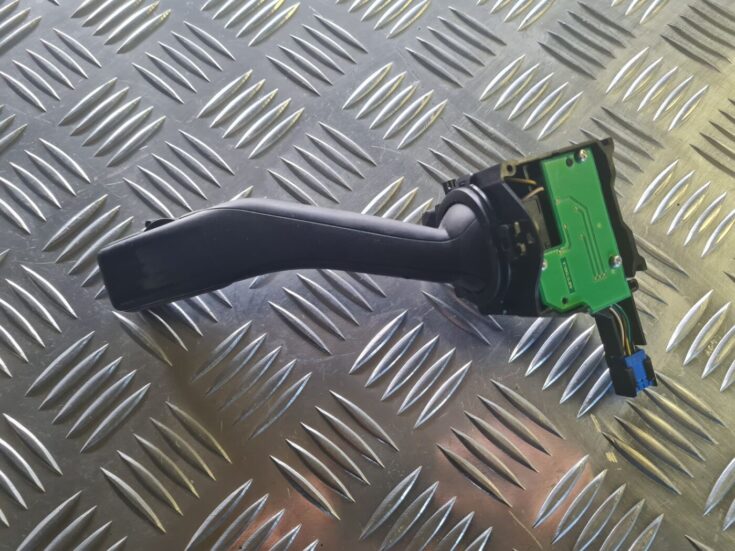 Stikla tīrītāja slēdzis priekš VW GOLF 5 2004