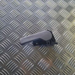 Pārsega atveršanas rokturis salonā priekš VW GOLF 5 2004