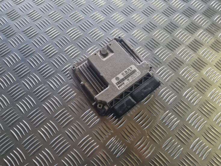 Dzinēja vadības bloks priekš VW GOLF 5 2004