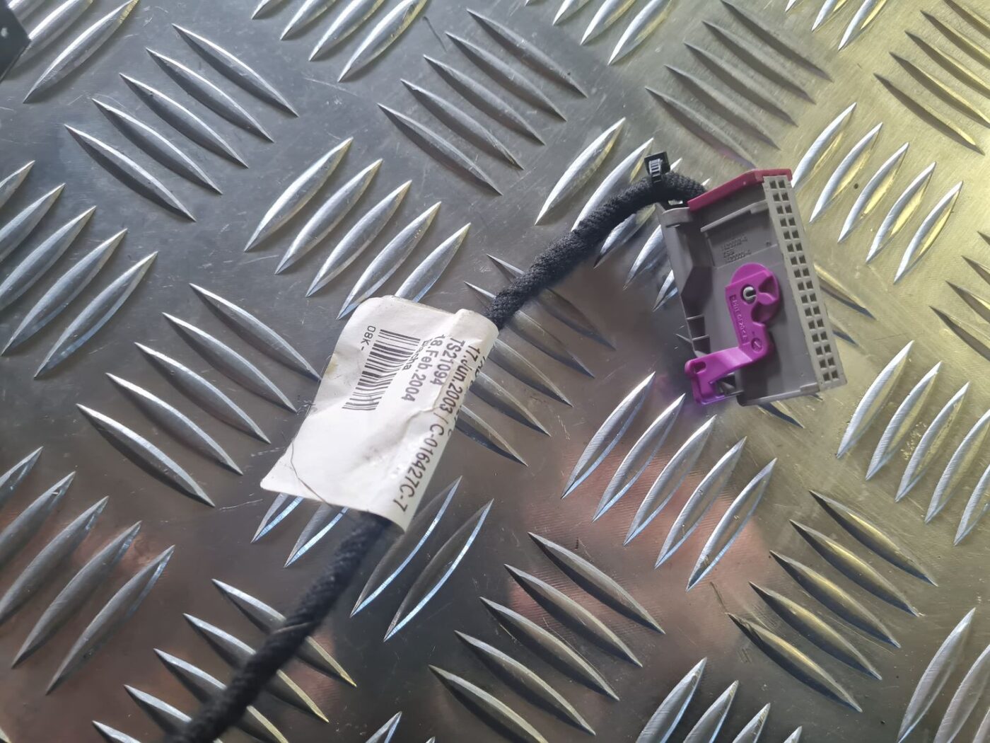 Durvju vadi priekš VW GOLF 5 2004 8 Durvju vadi priekš VW GOLF 5 2004