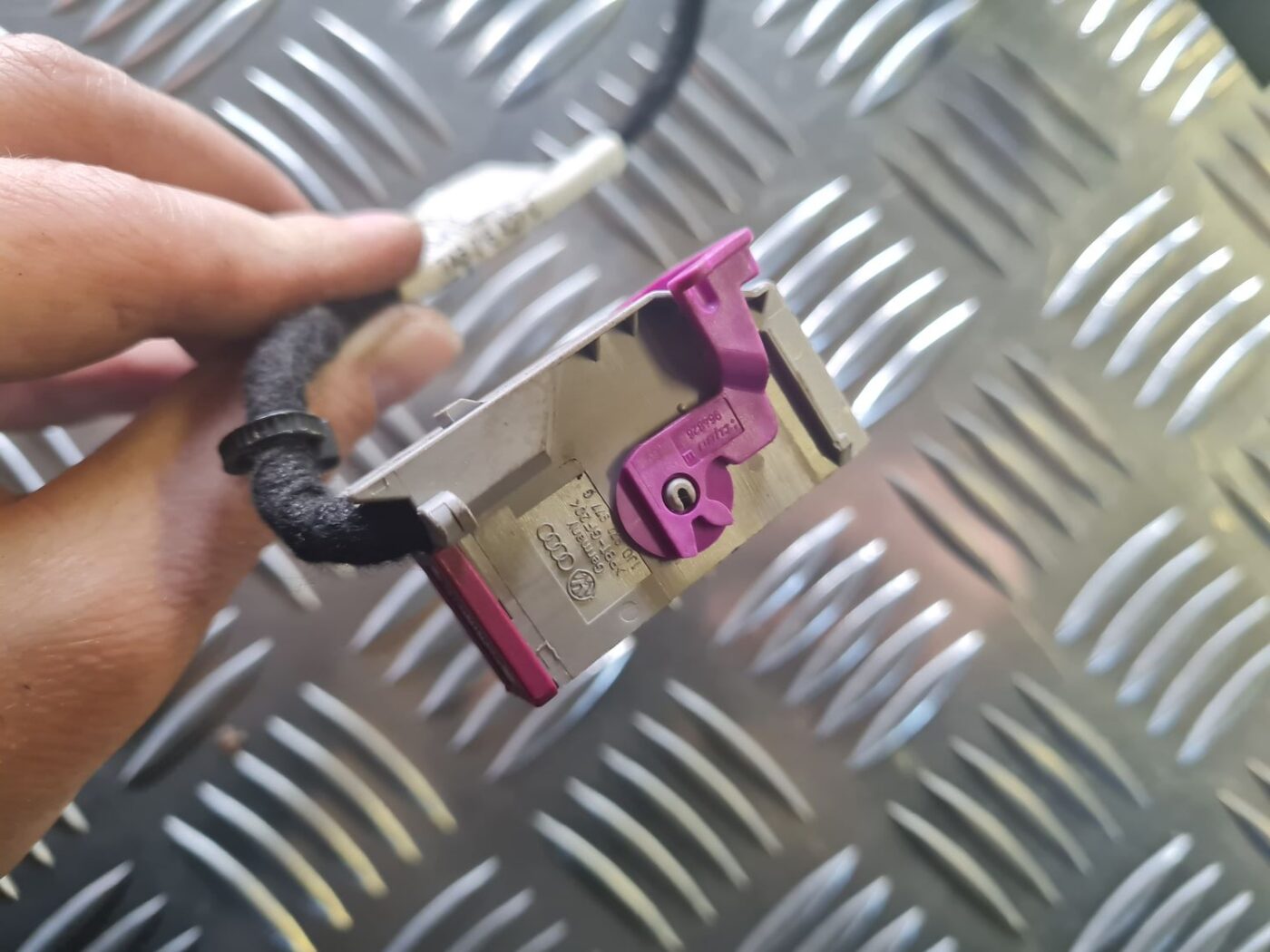 Durvju vadi priekš VW GOLF 5 2004 4 Durvju vadi priekš VW GOLF 5 2004