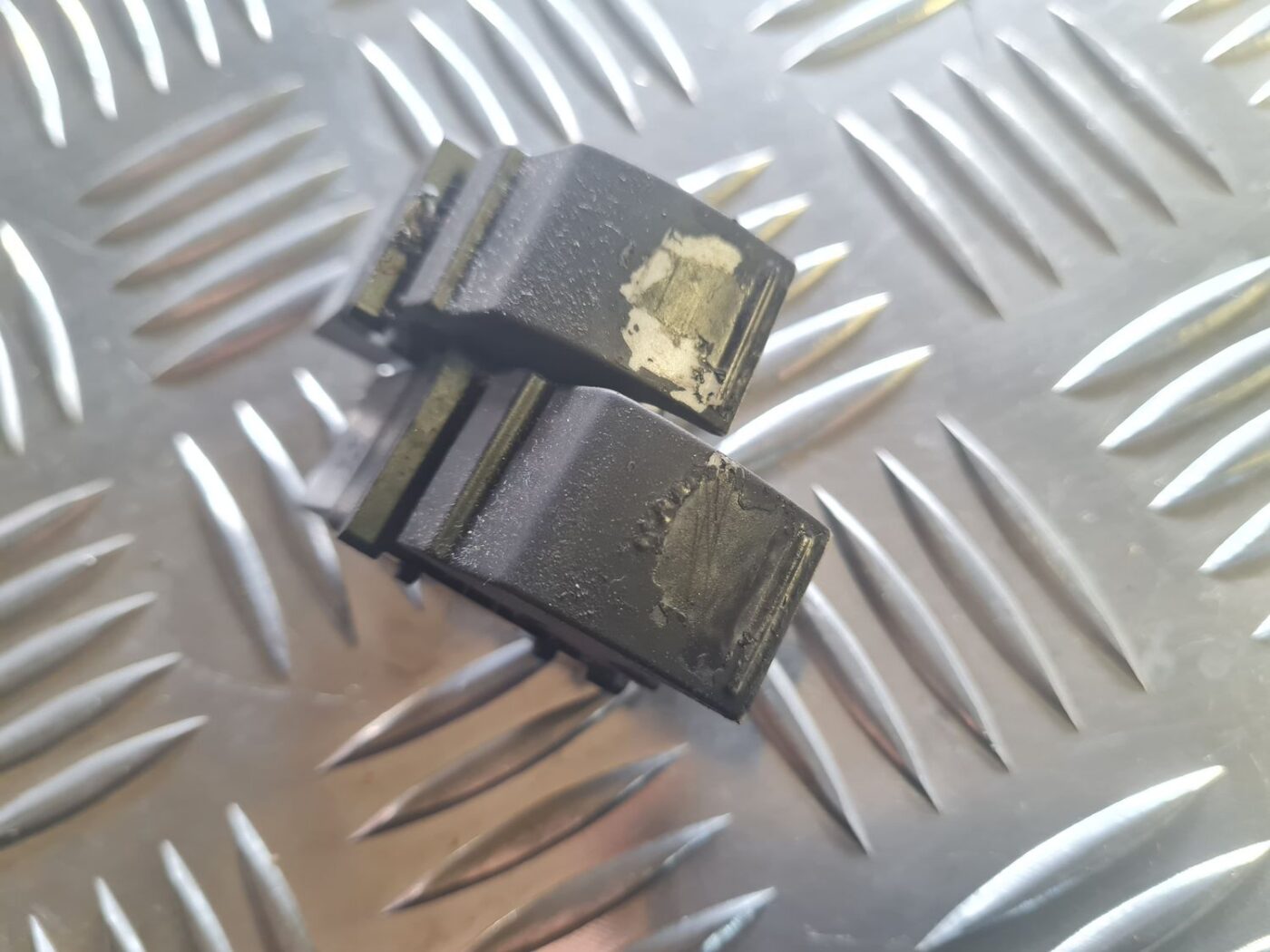 Stikla pacelšanas poga priekš VW GOLF 5 2004 4 Stikla pacelšanas poga priekš VW GOLF 5 2004