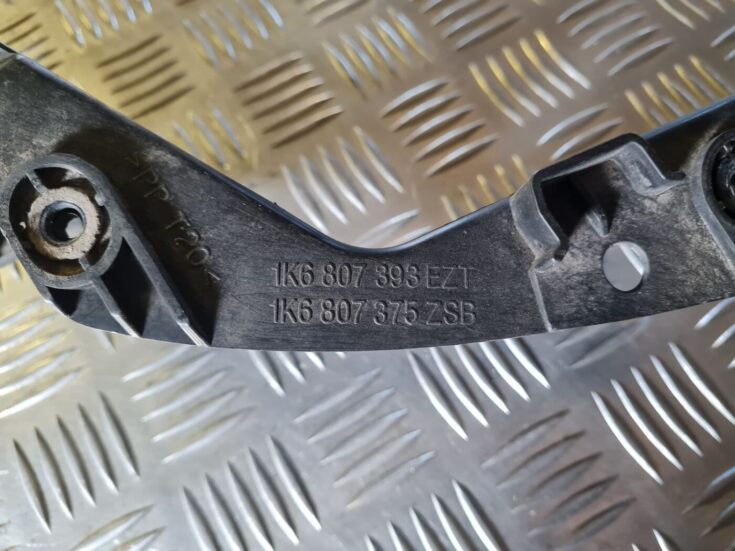 Aizmugurēja bufera kronšteins priekš VW GOLF 5 2004