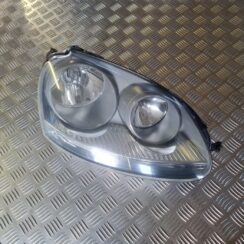 Priekšējais labais lukturis priekš VW GOLF 5 2004