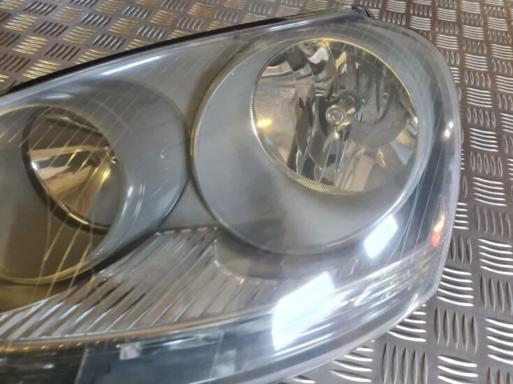 Priekšējais kreisais lukturis priekš VW GOLF 5 2004