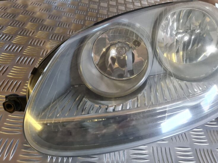 Priekšējais kreisais lukturis priekš VW GOLF 5 2004