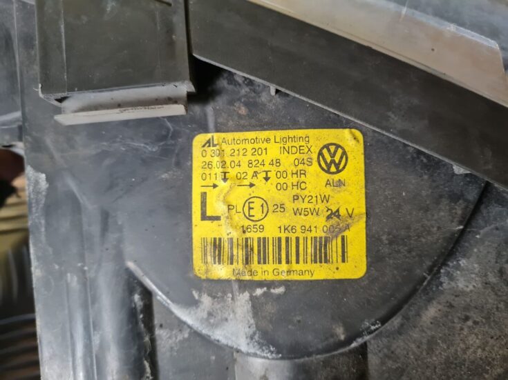 Priekšējais kreisais lukturis priekš VW GOLF 5 2004