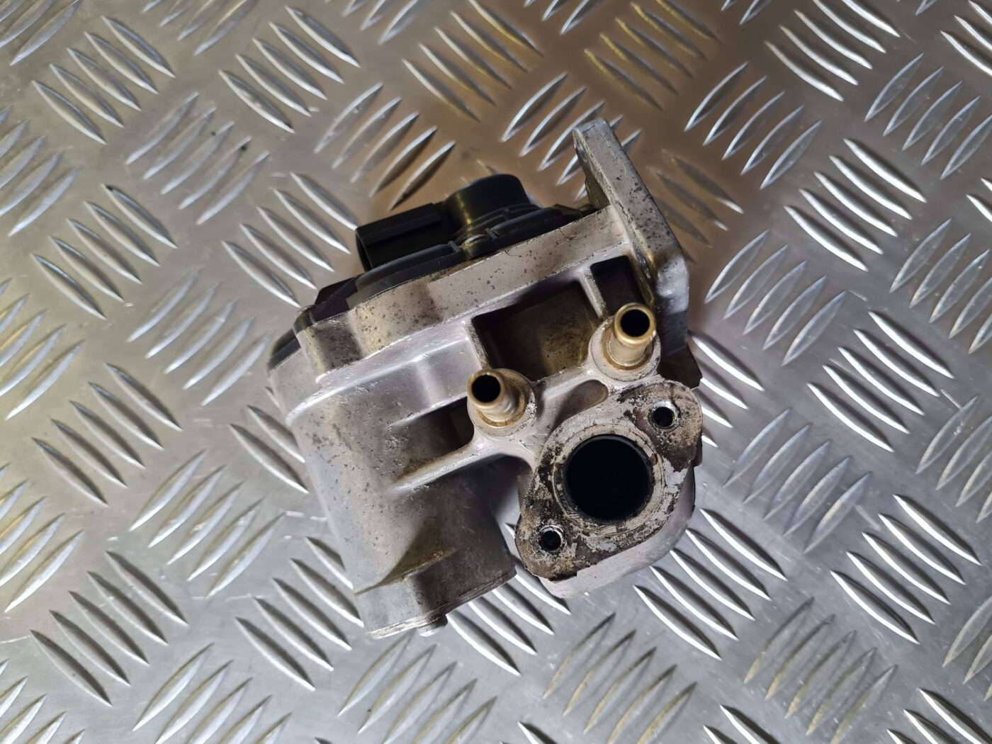 EGR vārsts priekš VW GOLF 5 2004 2 EGR vārsts priekš VW GOLF 5 2004