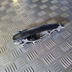 Priekšējāis labais durvju rokturis priekš VW GOLF 5 2004