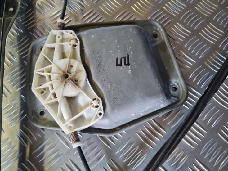 Stikla pacelšanas mehānisms priekšējais labais priekš VW GOLF 5 2004