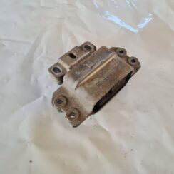 Dzinēja spilvens priekš VW GOLF 5 2004