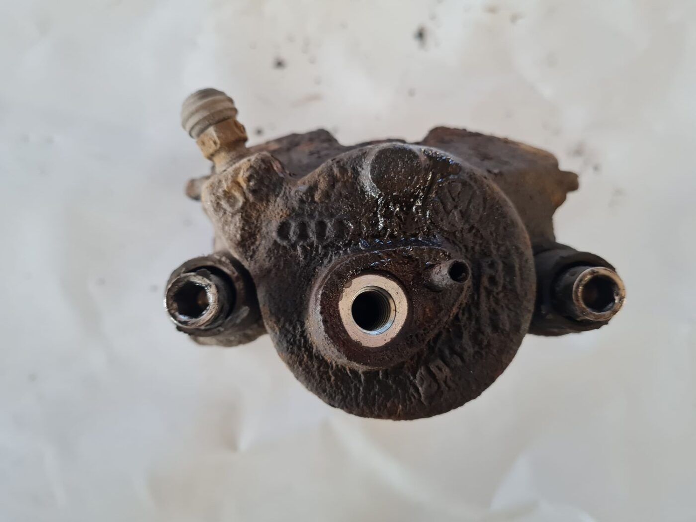 Priekšējais kreisais suports priekš VW GOLF 5 2004 3 Priekšējais kreisais suports priekš VW GOLF 5 2004