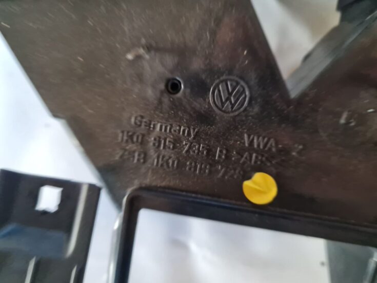 Mērinstrumentu paneļa gaisa vads, centrā priekš VW GOLF 5 2004