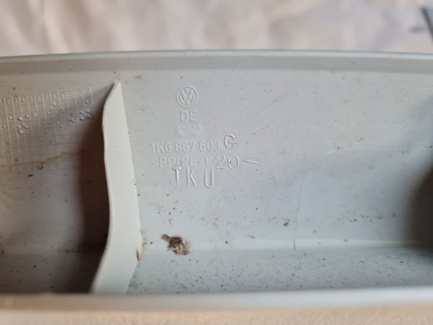 Bagāžnieka vāka apdare priekš VW GOLF 5 2004 3 Bagāžnieka vāka apdare priekš VW GOLF 5 2004