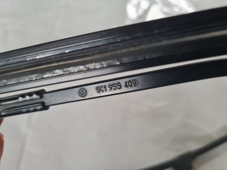 Vējstikla slotu turētāju komplekts priekš VW GOLF 5 2004