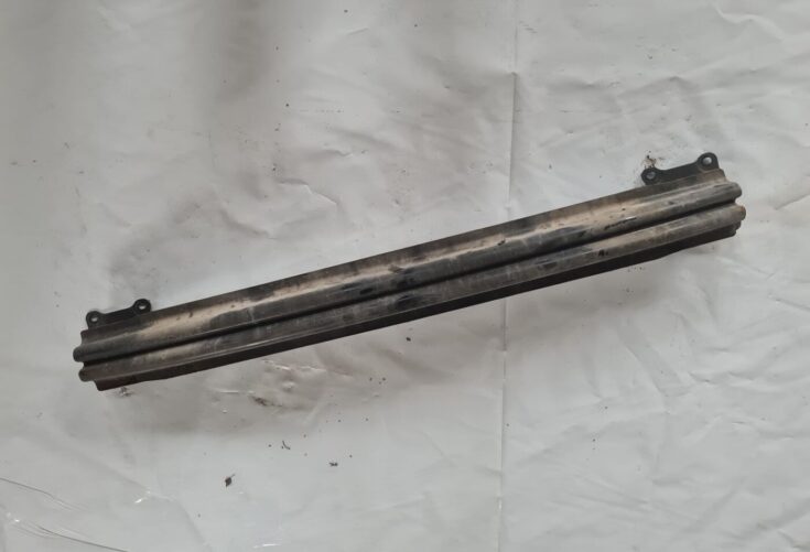 Aizmugurējā bufera pastiprinātājs priekš VW GOLF 5 2004