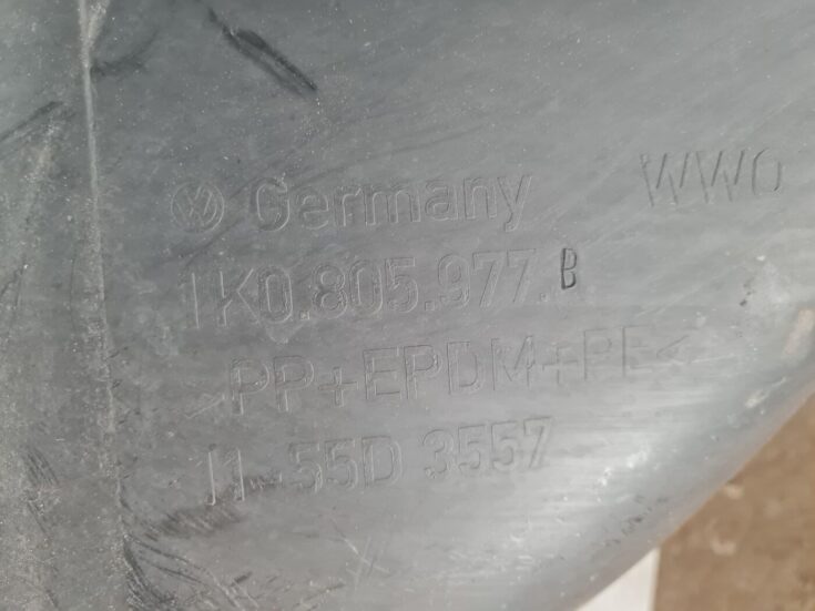 Priekšējais kreisais paspārns priekš VW GOLF 5 2004